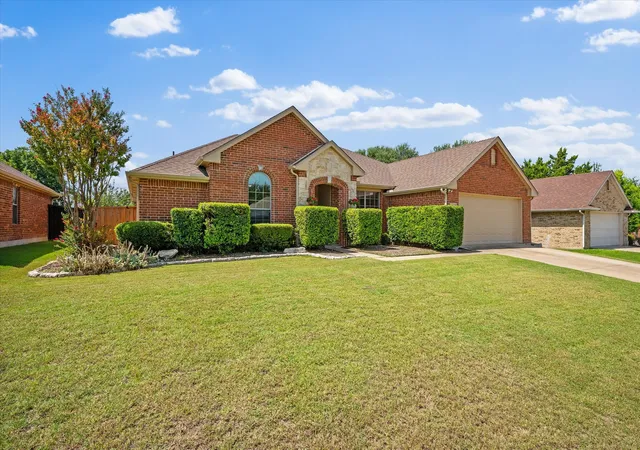 Photo 2 of Single family home for sale at 6030 Cynthia Dr, Midlothian, TX 76065 | MLS# 21337649 | Listing updated on 2026-09-13