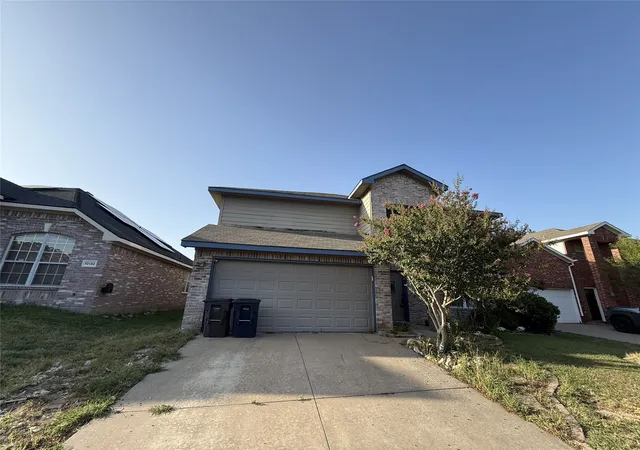 Photo 1 of Sale Pending at 10128 Chapel Springs Trl, Fort Worth, TX 76116 | MLS# 21338115 | Listing updated on 2026-09-10