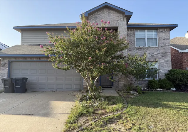 Photo 3 of Sale Pending at 10128 Chapel Springs Trl, Fort Worth, TX 76116 | MLS# 21338115 | Listing updated on 2026-09-10