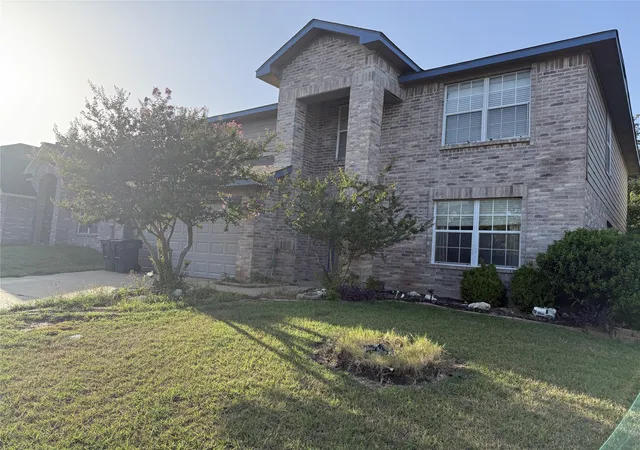Photo 3 of Sale Pending at 10128 Chapel Springs Trl, Fort Worth, TX 76116 | MLS# 21338115 | Listing updated on 2026-09-10