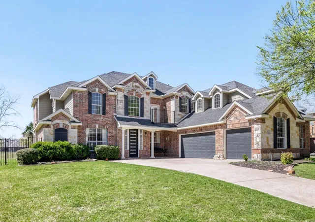 Photo 1 of Single family home for sale at 9709 Fairway Vista Dr, Rowlett, TX 75089 | MLS# 21337725 | Listing updated on 2026-09-04