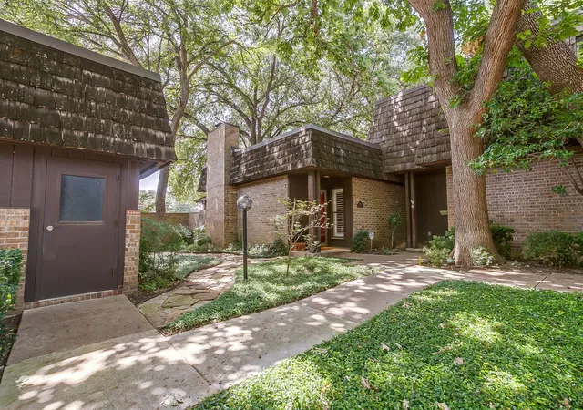 Photo 3 of Townhouse for sale at 4414 Glenwood Ct, Fort Worth, TX 76109 | MLS# 21337879 | Listing updated on 2026-09-15