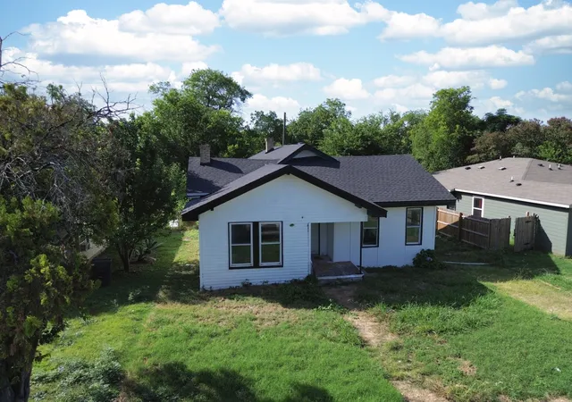 Photo 2 of Single family home for sale at 2210 Mckenzie Ave, Waco, TX 76708 | MLS# 21336144 | Listing updated on 2026-09-14
