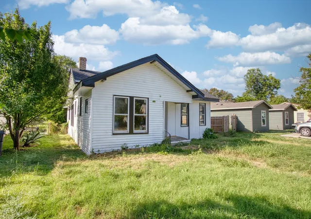 Photo 3 of Single family home for sale at 2210 Mckenzie Ave, Waco, TX 76708 | MLS# 21336144 | Listing updated on 2026-09-14