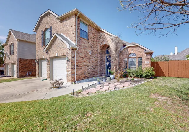 Photo 2 of Single family home for sale at 6925 Cattle Dr, Fort Worth, TX 76179 | MLS# 21338192 | Listing updated on 2026-09-11