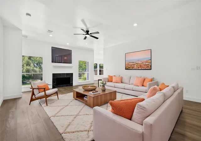 Photo 3 of Sale Pending at 214 Pearly Top Dr, Glenn Heights, TX 75154 | MLS# 21336376 | Listing updated on 2026-09-10
