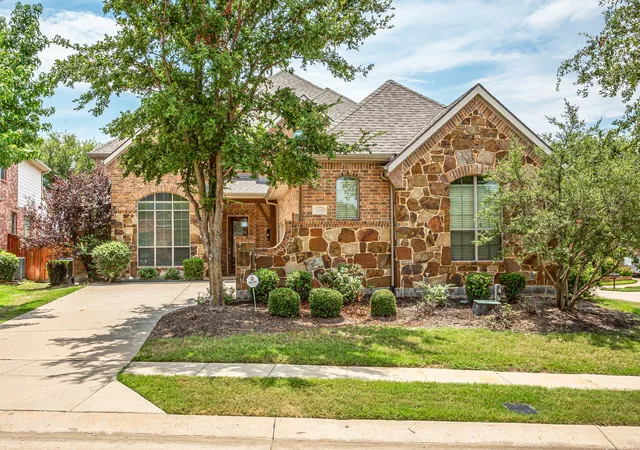 Photo 1 of Single family home for sale at 900 Fannin Dr, Lantana, TX 76226 | MLS# 21335231 | Listing updated on 2026-09-09