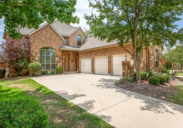 Photo 2 of Single family home for sale at 900 Fannin Dr, Lantana, TX 76226 | MLS# 21335231 | Listing updated on 2026-09-09