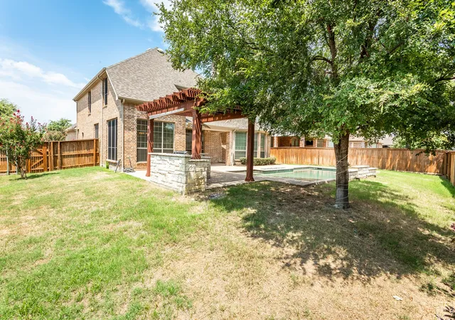 Photo 3 of Single family home for sale at 900 Fannin Dr, Lantana, TX 76226 | MLS# 21335231 | Listing updated on 2026-09-09