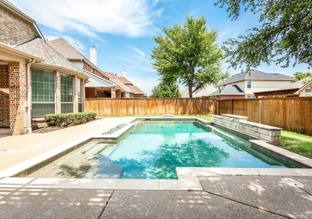 Photo 4 of Single family home for sale at 900 Fannin Dr, Lantana, TX 76226 | MLS# 21335231 | Listing updated on 2026-09-09