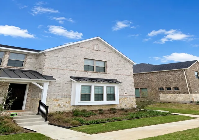 Photo 1 of Townhouse for sale at 425 Parkside Dr, Argyle, TX 76226 | MLS# 21337648 | Listing updated on 2026-09-12