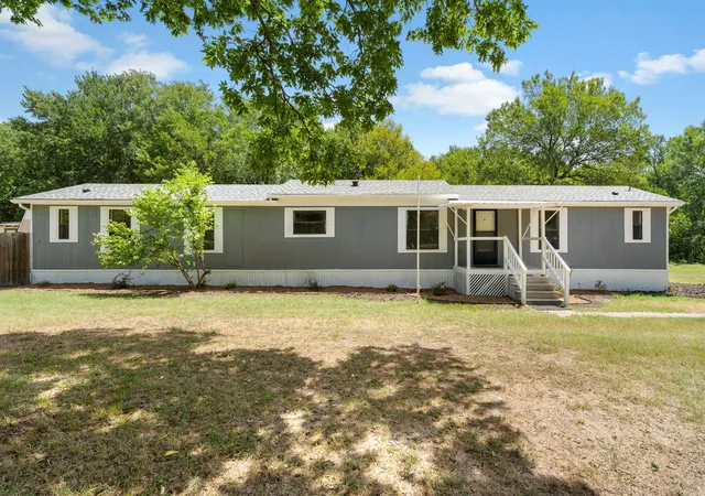 Photo 1 of Manufactured home for sale at 1027 Glen Brook Dr, Waxahachie, TX 75165 | MLS# 21327854 | Listing updated on 2026-09-14