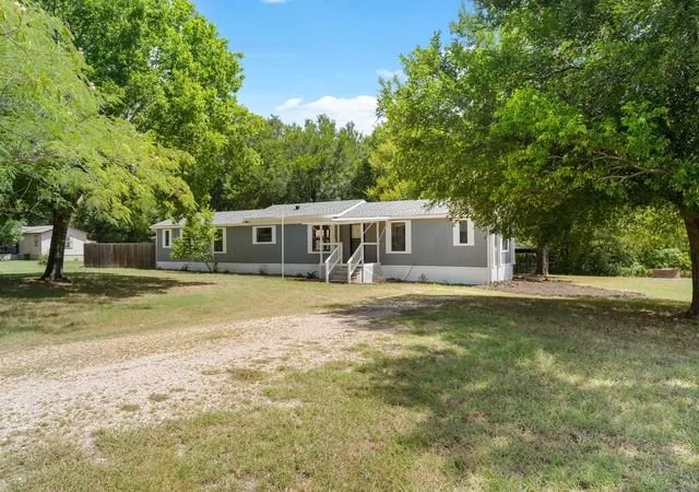 Photo 2 of Manufactured home for sale at 1027 Glen Brook Dr, Waxahachie, TX 75165 | MLS# 21327854 | Listing updated on 2026-09-14