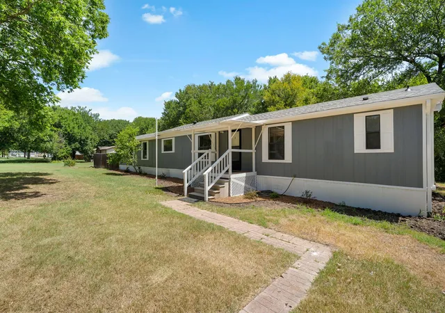 Photo 3 of Manufactured home for sale at 1027 Glen Brook Dr, Waxahachie, TX 75165 | MLS# 21327854 | Listing updated on 2026-09-14