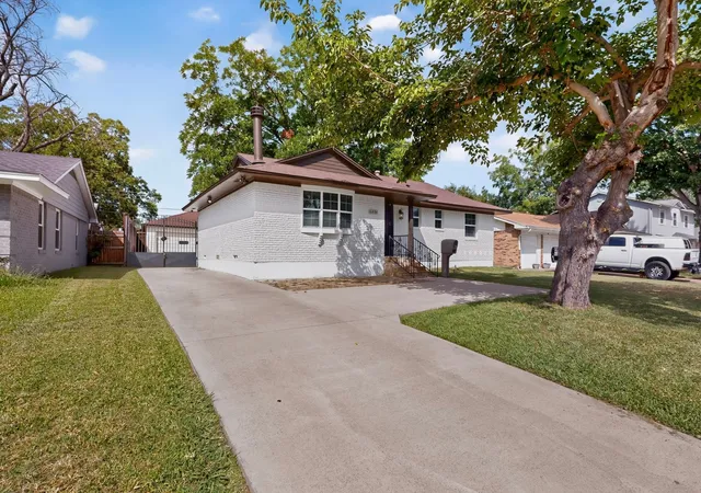 Photo 2 of Single family home for sale at 4404 Astor Rd, Mesquite, TX 75150 | MLS# 21338304 | Listing updated on 2026-09-14