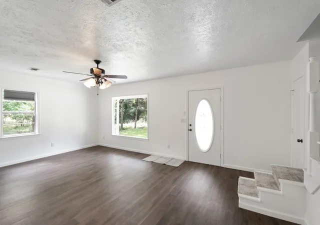 Photo 3 of Sale Pending at 14224 Daniel Boone Ln, Malakoff, TX 75148 | MLS# 21338326 | Listing updated on 2026-09-26
