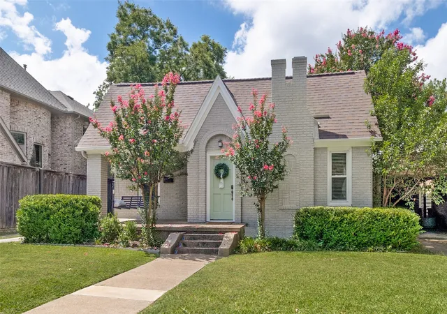 Photo 1 of Sale Pending at 5818 Vickery Blvd, Dallas, TX 75206 | MLS# 21337709 | Listing updated on 2026-09-10