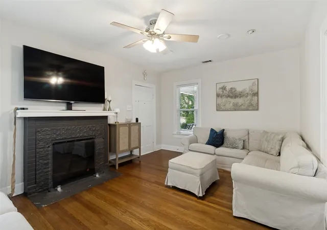 Photo 4 of Sale Pending at 5818 Vickery Blvd, Dallas, TX 75206 | MLS# 21337709 | Listing updated on 2026-09-10