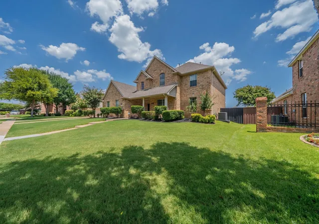 Photo 3 of Single family home for sale at 1026 Brentwood Dr, Murphy, TX 75094 | MLS# 21335119 | Listing updated on 2026-09-15