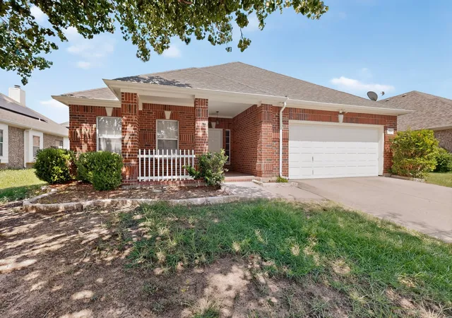 Photo 2 of Single family home for sale at 710 Bowie Ln, Mansfield, TX 76063 | MLS# 21338356 | Listing updated on 2026-10-05