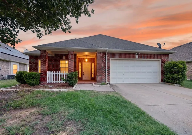 Photo 3 of Single family home for sale at 710 Bowie Ln, Mansfield, TX 76063 | MLS# 21338356 | Listing updated on 2026-10-05