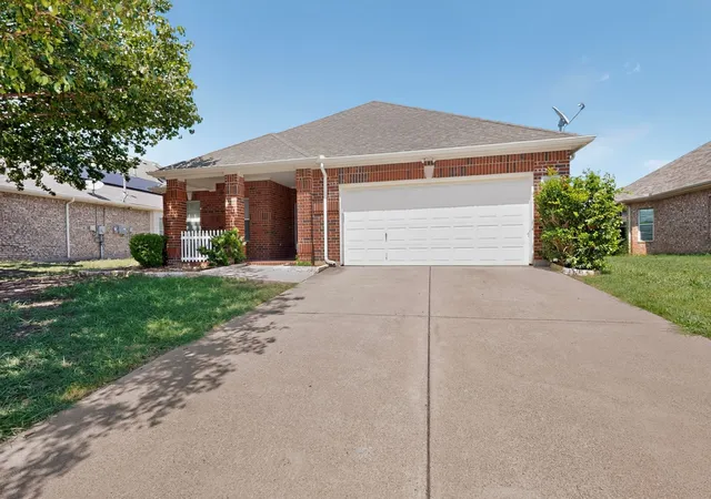 Photo 3 of Single family home for sale at 710 Bowie Ln, Mansfield, TX 76063 | MLS# 21338356 | Listing updated on 2026-10-05