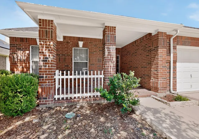Photo 4 of Single family home for sale at 710 Bowie Ln, Mansfield, TX 76063 | MLS# 21338356 | Listing updated on 2026-10-05