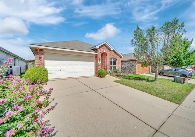 Photo 3 of Single family home for sale at 5205 Mirror Lake Dr, Haltom City, TX 76117 | MLS# 21338410 | Listing updated on 2026-09-12