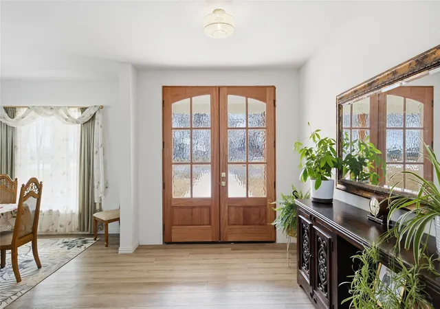 Photo 2 of Single family home for sale at 100 Hidden Oaks Dr, Waco, TX 76705 | MLS# 21338465 | Listing updated on 2026-09-22