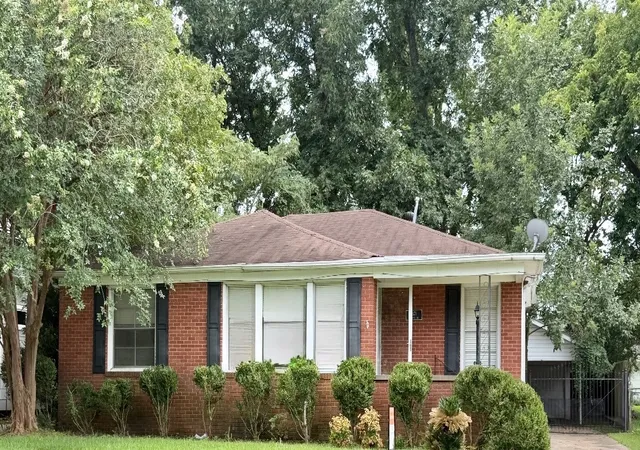 Single family home for sale at 371 Atlantic Ave, Shreveport, LA 71105 | MLS# 21337887