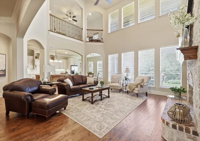 Photo 4 of Single family home for sale at 6076 Beacon Hl Dr, Frisco, TX 75036 | MLS# 21338594 | Listing updated on 2026-09-12