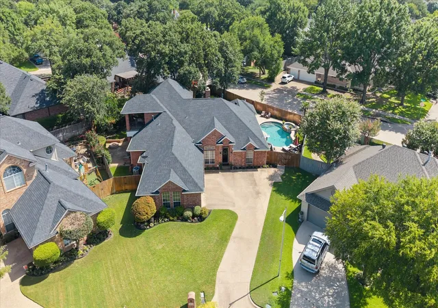 Photo 3 of Single family home for sale at 5 Brookside Ct, Mansfield, TX 76063 | MLS# 21337256 | Listing updated on 2026-09-20