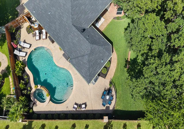 Photo 3 of Single family home for sale at 5 Brookside Ct, Mansfield, TX 76063 | MLS# 21337256 | Listing updated on 2026-09-20