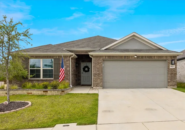 Photo 2 of Single family home for sale at 8924 Flying Eagle Ln, Fort Worth, TX 76131 | MLS# 21338079 | Listing updated on 2026-09-11