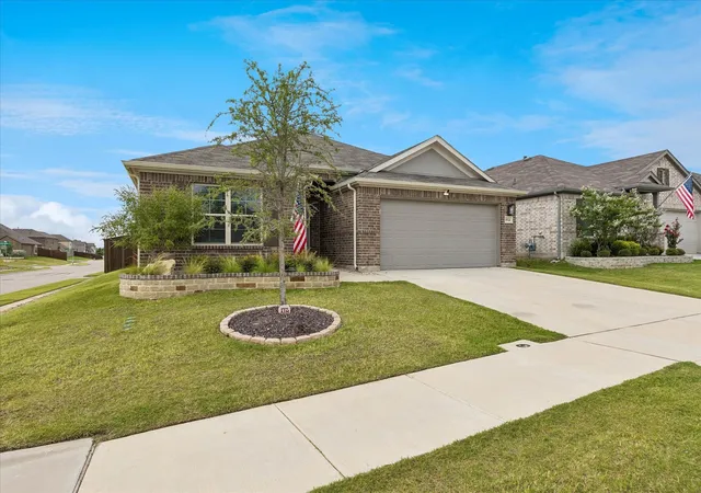 Photo 3 of Single family home for sale at 8924 Flying Eagle Ln, Fort Worth, TX 76131 | MLS# 21338079 | Listing updated on 2026-09-11