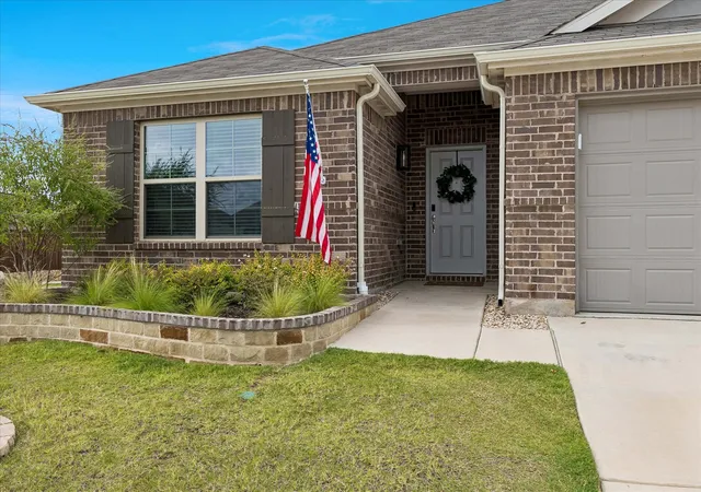 Photo 3 of Single family home for sale at 8924 Flying Eagle Ln, Fort Worth, TX 76131 | MLS# 21338079 | Listing updated on 2026-09-11