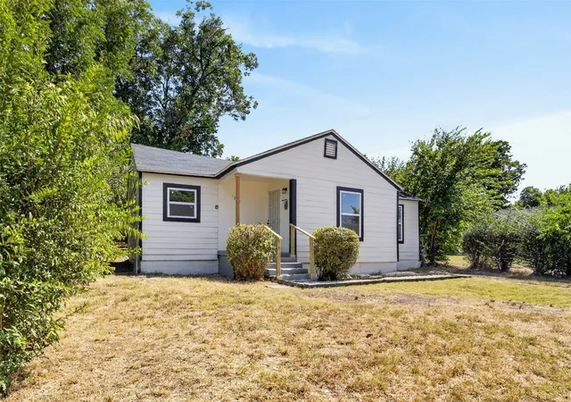 Photo 3 of Single family home for sale at 1212 E Ramsey Ave, Fort Worth, TX 76104 | MLS# 21332183 | Listing updated on 2026-09-09