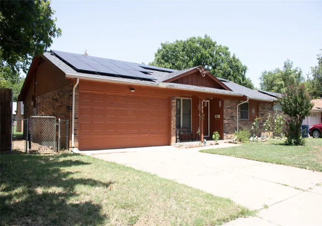 Photo 2 of Single family home for sale at 304 Nw Suzanne Ter, Burleson, TX 76028 | MLS# 21320870 | Listing updated on 2026-09-12