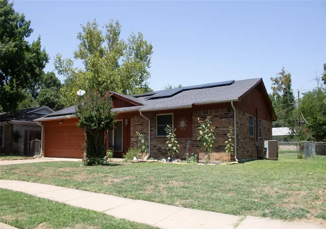 Photo 3 of Single family home for sale at 304 Nw Suzanne Ter, Burleson, TX 76028 | MLS# 21320870 | Listing updated on 2026-09-12