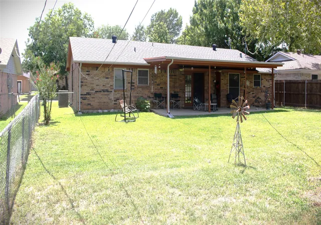 Photo 3 of Single family home for sale at 304 Nw Suzanne Ter, Burleson, TX 76028 | MLS# 21320870 | Listing updated on 2026-09-12