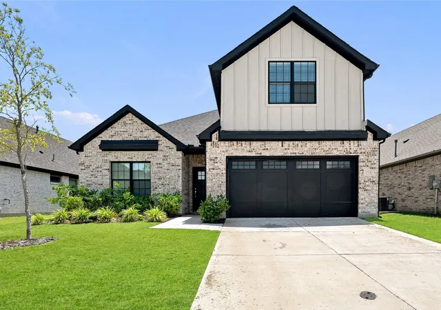 Photo 1 of Sale Pending at 498 Oak Creek Dr, Lavon, TX 75166 | MLS# 21332292 | Listing updated on 2026-09-08