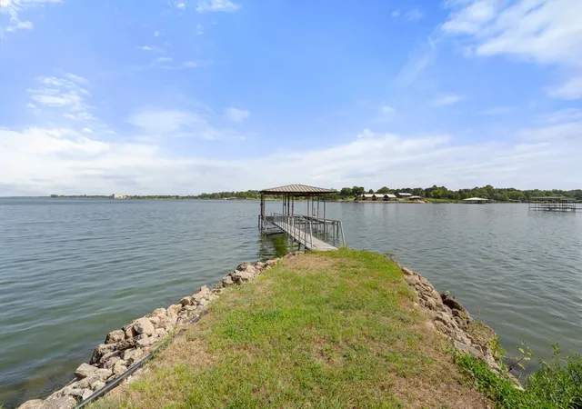 Photo 4 of Sale Pending at 3935 Autumn Point Dr, Wills Point, TX 75169 | MLS# 21332301 | Listing updated on 2026-09-17