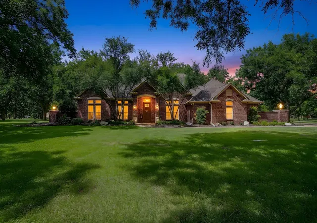 Photo 1 of Single family home for sale at 7406 Hampton Dr, Granbury, TX 76049 | MLS# 21302317 | Listing updated on 2026-10-04