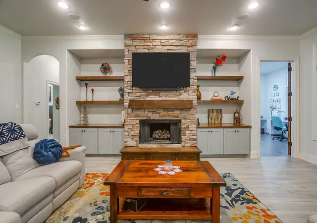Photo 3 of Single family home for sale at 7406 Hampton Dr, Granbury, TX 76049 | MLS# 21302317 | Listing updated on 2026-10-04