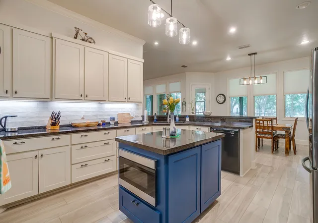 Photo 3 of Single family home for sale at 7406 Hampton Dr, Granbury, TX 76049 | MLS# 21302317 | Listing updated on 2026-10-04