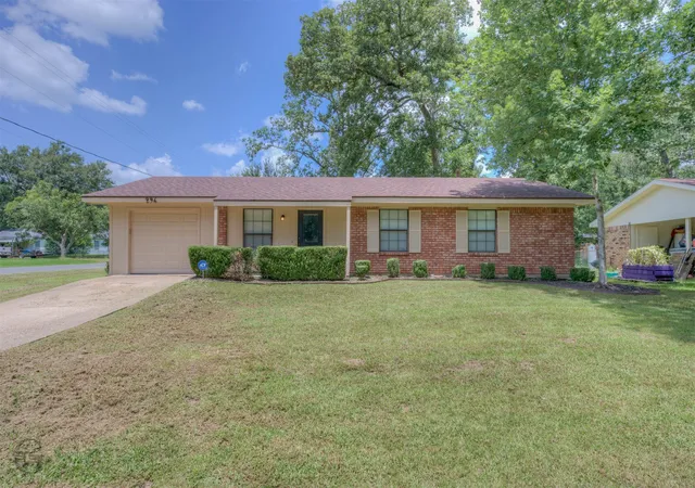 Photo 1 of Single family home for sale at 296 W Birch, Shreveport, LA 71107 | MLS# 21335786 | Listing updated on 2026-09-11