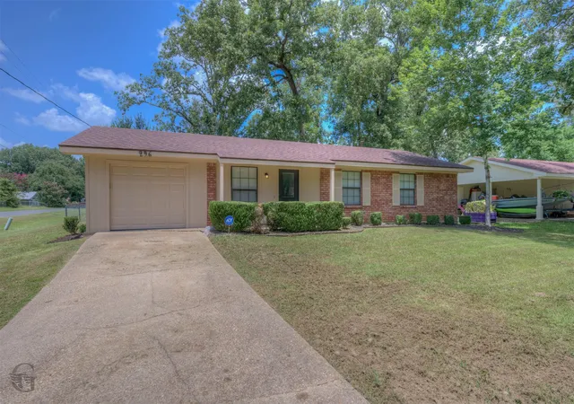 Photo 2 of Single family home for sale at 296 W Birch, Shreveport, LA 71107 | MLS# 21335786 | Listing updated on 2026-09-11