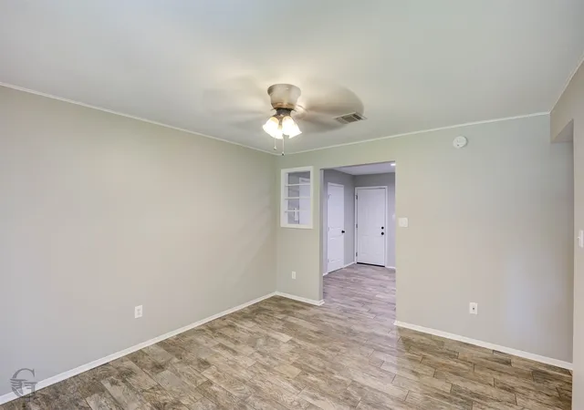 Photo 3 of Single family home for sale at 296 W Birch, Shreveport, LA 71107 | MLS# 21335786 | Listing updated on 2026-09-11