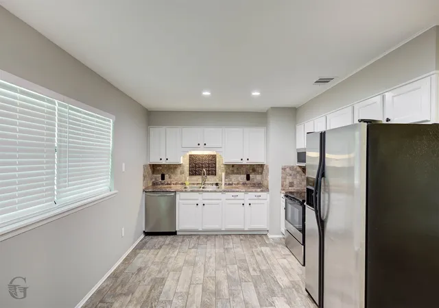 Photo 3 of Single family home for sale at 296 W Birch, Shreveport, LA 71107 | MLS# 21335786 | Listing updated on 2026-09-11