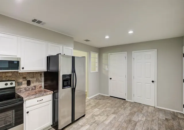 Photo 4 of Single family home for sale at 296 W Birch, Shreveport, LA 71107 | MLS# 21335786 | Listing updated on 2026-09-11